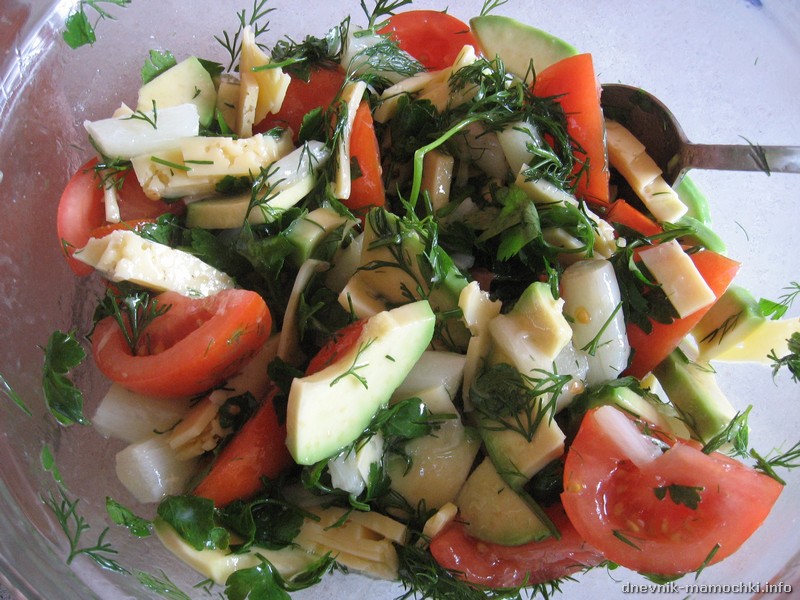 Салат с белой спаржей и помидорами
